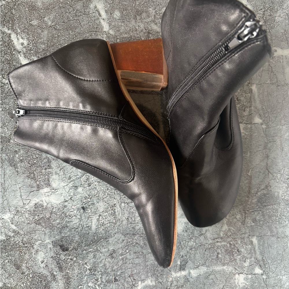 Jeffrey Campbell Black Heeled Boots Sleek Leather Design - Picture 4 of 8